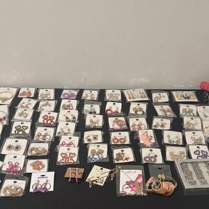 100 piece Jewelry Bundle New!!